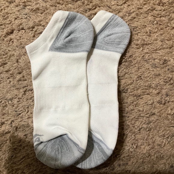 A Variety Bundle of Preloved Socks AVIA Socks - Picture 5 of 15